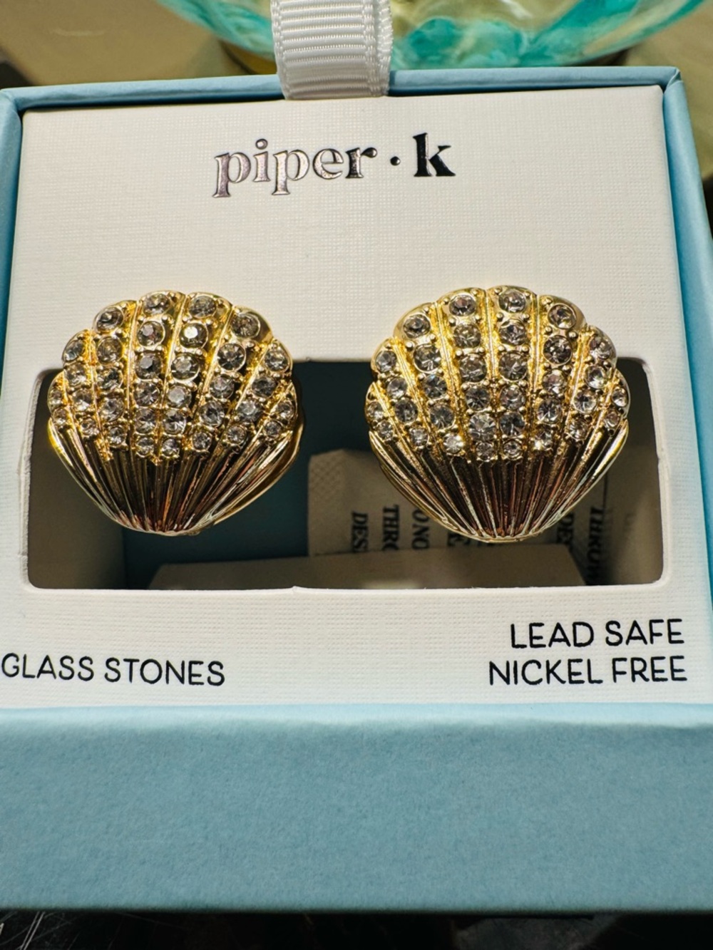 NWT Piper.K Gold Shell Stud Earrings - Picture 2 of 5